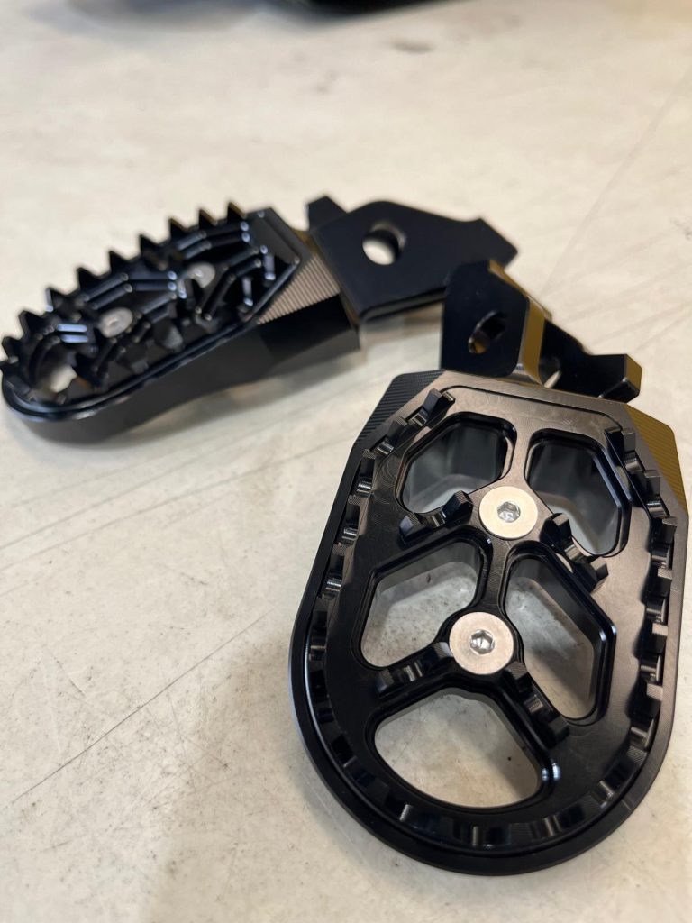 Ultra Bee Foot Pegs